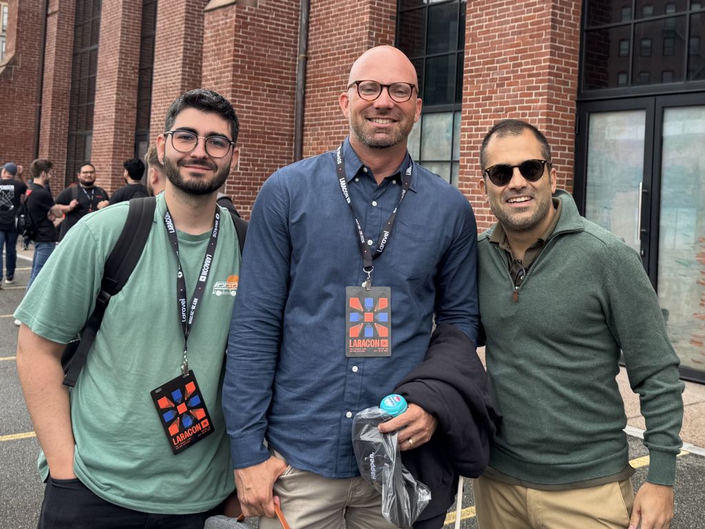Imagen con Taylor en Laracon 26, fundador de Laravel